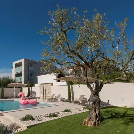 Family Friendly House With A Swimming Pool - 27190 Umag