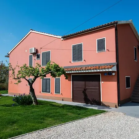 Family Friendly House With A Swimming Pool - 27190 Vakantiehuis