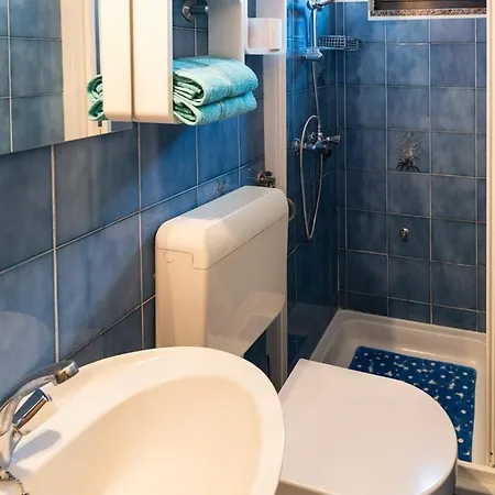 Hébergement de vacances Family Friendly House With A Swimming Pool - 27190